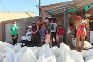 Comunidades doam 32 toneladas de alimentos em celebração aos 46 anos da Comissão Pastoral da Terra (CPT) Comunidades doam 32 toneladas de alimentos em celebração aos 46 anos da Comissão Pastoral da Terra (CPT)