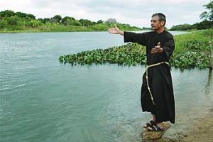 Peregrinação com presença de Dom Cappio recorda e reforça a luta em defesa do Rio São Francisco Peregrinação com presença de Dom Cappio recorda e reforça a luta em defesa do Rio São Francisco