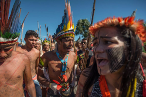 Apib repudia projeto do governo Bolsonaro que libera mineração, hidrelétricas e agronegócio nas Terras Indígenas Apib repudia projeto do governo Bolsonaro que libera mineração, hidrelétricas e agronegócio nas Terras Indígenas