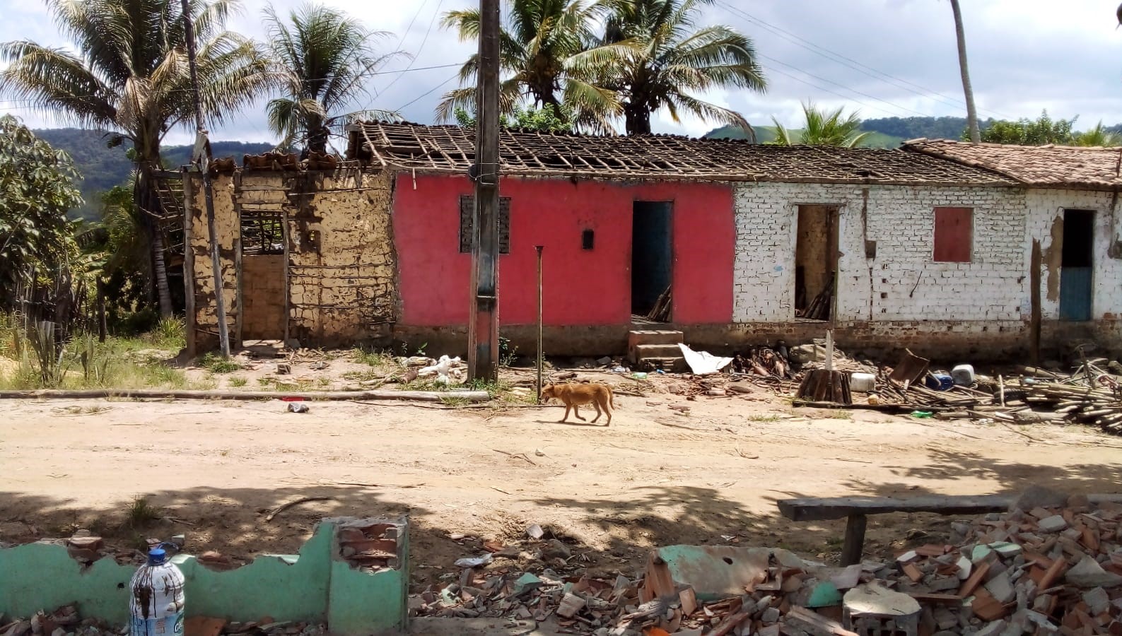 Casas são destelhadas em conflito no município de Colônia Leopoldina (AL)